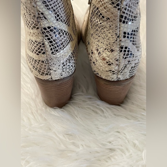 Diba True Look Down Genuine Leather Snake Print Slip On Block Heel Boots Sz 7.5 - Picture 11 of 13
